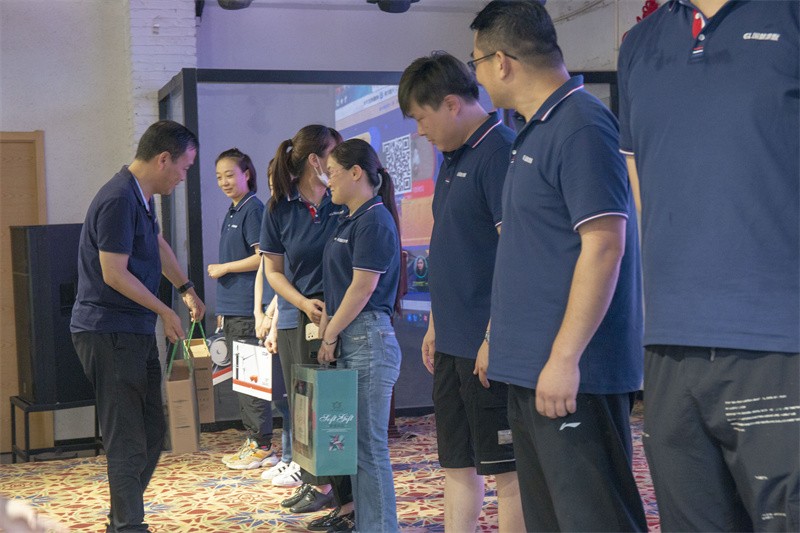 “六月蝶變 再創(chuàng)佳績(jī)”國林地板6月拓展PK會(huì)圓滿成功
